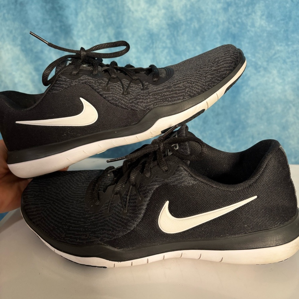 Nike Supreme TR6 Sneakers - Black and White - Women’s US 10